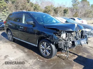 2019 Nissan Pathfinder S z VIN 5N1DR2MM2KC617509, wystawiony jako IAAI lot #41320526 z przebiegiem 72 178 mil mil oraz . Historia ofert i sprzedaży dostępna na DreamBid. Obrazek 1.