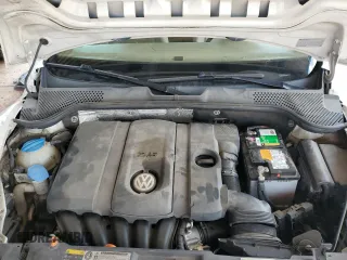 2013 Volkswagen Beetle 2.5L w/Sound/Nav z VIN 3VW5P7AT7DM811992, wystawiony jako Copart lot #59526355 z przebiegiem 102 542 mil mil oraz Szkoda całkowita • Salvage title. Historia ofert i sprzedaży dostępna na DreamBid. Obrazek 11.