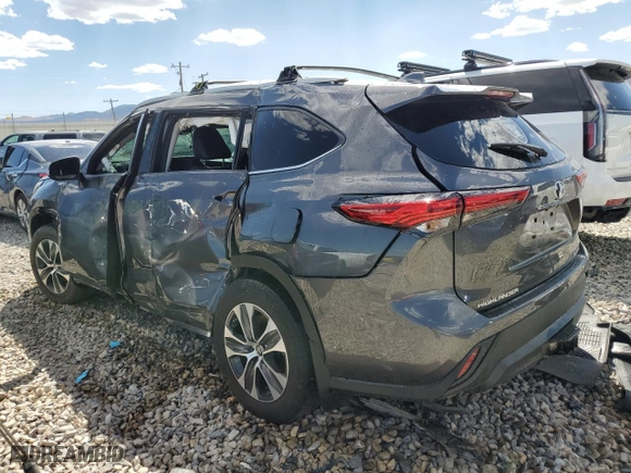 2022 Toyota Highlander XLE with VIN 5TDHZRBH9NS229958, listed as a Copart auction lot 67699934 with 53,525 mi miles and Salvage Title. Bid and sale history available at carsss.com. Image 2.