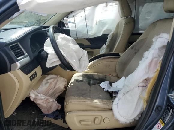 2019 Toyota Highlander LE z VIN 5TDBZRFH3KS960817, wystawiony jako Copart lot #52377955 z przebiegiem 95 348 mil mil oraz Szkoda całkowita • Salvage title. Historia ofert i sprzedaży dostępna na DreamBid. Obrazek 7.
