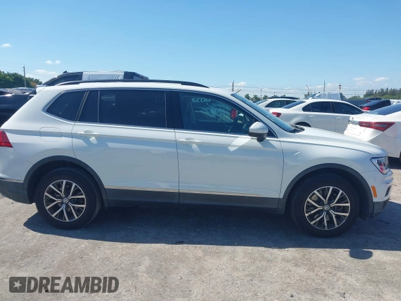 2018 Volkswagen Tiguan SEL with VIN 3VV3B7AX8JM192926, listed as a IAAI auction lot 42034229 with 16,656 mi miles and . Bid and sale history available at DreamBid. Image 13.