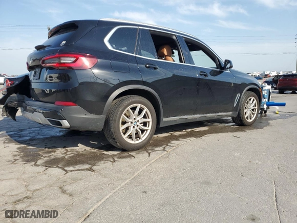 2022 BMW X5 xDrive40i with VIN 5UXCR6C01N9L67332, listed as a Copart auction lot 53049685 with 55,694 mi miles and Salvage Title. Bid and sale history available at carsss.com. Image 3.
