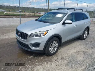 2016 Kia Sorento LX with VIN 5XYPG4A35GG048897, listed as a IAAI auction lot 41986578 with 161,157 mi miles. Bid and sale history available at carsss.com. Image 2.