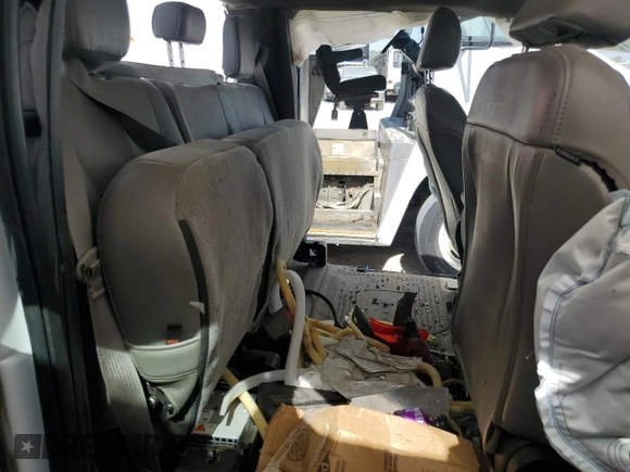 2019 Ford F-250 XL z VIN 1FT7X2A61KED13539, wystawiony jako Copart lot #48732535 z przebiegiem Nie podano mil oraz Szkoda całkowita • Salvage title. Historia ofert i sprzedaży dostępna na DreamBid. Obrazek 6.