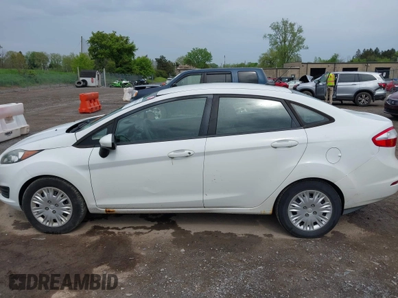 2015 Ford Fiesta S z VIN 3FADP4AJ2FM189449, wystawiony jako IAAI lot #42242667 z przebiegiem 107 570 mil mil oraz . Historia ofert i sprzedaży dostępna na DreamBid. Obrazek 14.