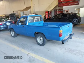 1985 Toyota Pickup z VIN JT4RN50RXF0083921, wystawiony jako IAAI lot #42029838 z przebiegiem 249 994 mil mil oraz . Historia ofert i sprzedaży dostępna na DreamBid. Obrazek 3.