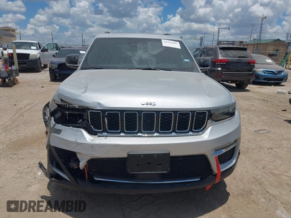2024 Jeep Grand Cherokee with VIN 1C4RJYB68R8516819, listed as a IAAI auction lot 42582803 with 32,933 mi miles and . Bid and sale history available at DreamBid. Image 12.