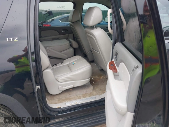 2007 Chevrolet Suburban LT with VIN 3GNFK16307G128456, listed as a IAAI auction lot 42374506 with 161,471 mi miles and . Bid and sale history available at DreamBid. Image 8.