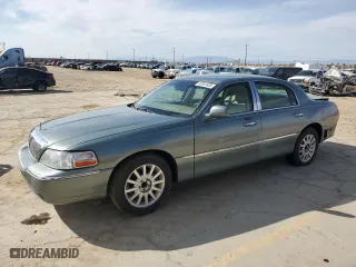 2006 Lincoln Town Car Signature with VIN 1LNHM81V56Y643370, listed as a Copart auction lot 48261835 with NaN miles and Salvage Title. Bid and sale history available at carsss.com. Image 1.