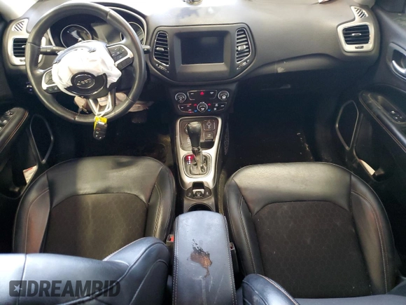 2017 Jeep Compass Latitude z VIN 3C4NJDBB3HT645698, wystawiony jako Copart lot #47094365 z przebiegiem Nie podano mil oraz Nie do naprawy • Non repairable. Historia ofert i sprzedaży dostępna na DreamBid. Obrazek 8.