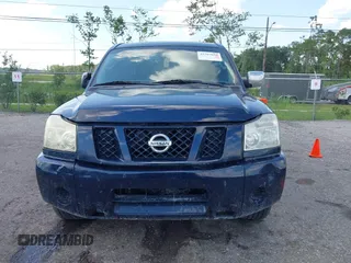 2008 Nissan Titan XE z VIN 1N6BA06A58N358342, wystawiony jako IAAI lot #42307058 z przebiegiem 223 175 mil mil oraz . Historia ofert i sprzedaży dostępna na DreamBid. Obrazek 6.