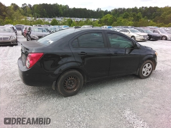 2015 Chevrolet Sonic LS z VIN 1G1JA5SH1F4135192, wystawiony jako Copart lot #56203965 z przebiegiem 194 345 mil mil oraz Czysty tytuł • Clean title. Historia ofert i sprzedaży dostępna na DreamBid. Obrazek 3.