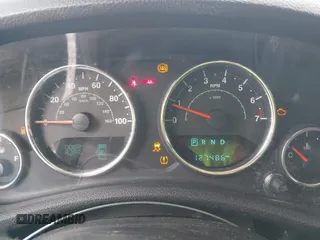 2017 Jeep Wrangler Unlimited Sahara with VIN 1C4BJWEG3HL752719, listed as a IAAI auction lot 41892600 with 127,486 mi miles. Bid and sale history available at carsss.com. Image 7.
