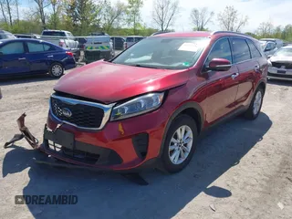 2019 Kia Sorento LX z VIN 5XYPG4A50KG470876, wystawiony jako IAAI lot #42156680 z przebiegiem 133 683 mil mil oraz . Historia ofert i sprzedaży dostępna na DreamBid. Obrazek 2.