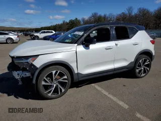 2019 Volvo XC40 R-Design z VIN YV4AC2HM1K2071744, wystawiony jako Copart lot #47074374 z przebiegiem 89 796 mil mil oraz . Historia ofert i sprzedaży dostępna na DreamBid. Obrazek 1.