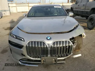 2024 BMW i7 eDrive50 z VIN WBY43EJ09RCR44541, wystawiony jako Copart lot #79568514 z przebiegiem 520 mil mil oraz Szkody całkowita. Historia ofert i sprzedaży dostępna na DreamBid. Obrazek 5.