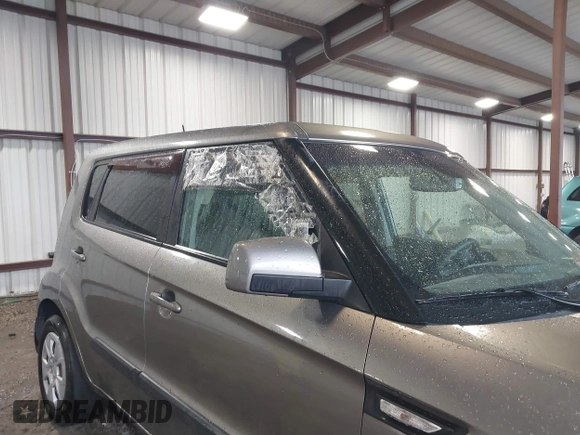 2013 Kia Soul with VIN KNDJT2A52D7632187, listed as a IAAI auction lot 41980035 with 184,264 mi miles. Bid and sale history available at carsss.com. Image 6.