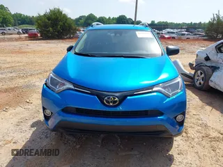2017 Toyota RAV4 LE z VIN JTMZFREV1HJ719312, wystawiony jako IAAI lot #42269184 z przebiegiem 61 359 mil mil oraz . Historia ofert i sprzedaży dostępna na DreamBid. Obrazek 12.