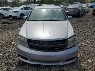2014 Dodge Avenger SXT z VIN 1C3CDZCG6EN131544, wystawiony jako Copart lot #53955425 z przebiegiem 118 977 mil mil oraz Szkoda całkowita • Salvage title. Historia ofert i sprzedaży dostępna na DreamBid. Obrazek 5.