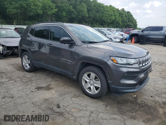 2022 Jeep Compass Altitude z VIN 3C4NJCBB0NT214340, wystawiony jako Copart lot #58775685 z przebiegiem 68 473 mil mil oraz Szkoda całkowita • Salvage title. Historia ofert i sprzedaży dostępna na DreamBid. Obrazek 4.