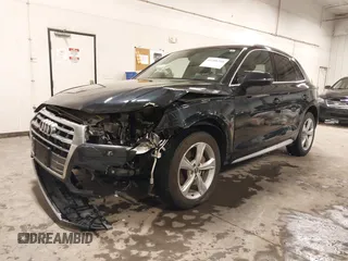 2020 Audi Q5 Premium with VIN WA1ANAFY2L2083393, listed as a IAAI auction lot 41408268 with 75,930 mi miles. Bid and sale history available at carsss.com. Image 2.