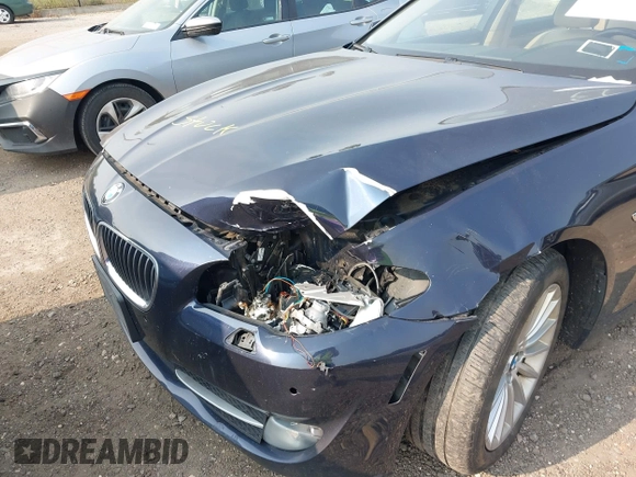 2012 BMW 5 Series 535i xDrive z VIN WBAFU7C55CDU57265, wystawiony jako IAAI lot #42410367 z przebiegiem 265 623 mil mil oraz . Historia ofert i sprzedaży dostępna na DreamBid. Obrazek 6.