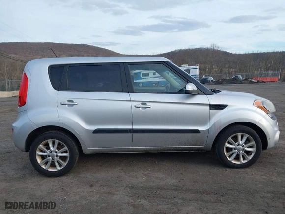 2013 Kia Soul ! with VIN KNDJT2A63D7572137, listed as a IAAI auction lot 41664602 with NaN miles. Bid and sale history available at carsss.com. Image 13.