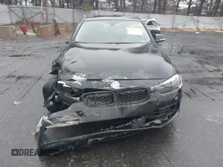 2016 BMW 3 Series 320i xDrive z VIN WBA8E5G50GNT40245, wystawiony jako IAAI lot #41075750 z przebiegiem 82 143 mil mil oraz . Historia ofert i sprzedaży dostępna na DreamBid. Obrazek 12.
