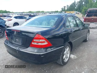 2003 Mercedes-Benz C 240 z VIN WDBRF61JX3A457198, wystawiony jako IAAI lot #42380809 z przebiegiem 251 167 mil mil oraz . Historia ofert i sprzedaży dostępna na DreamBid. Obrazek 4.