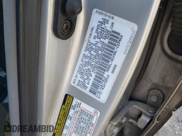 2004 Toyota Camry LE with VIN 4T1BE32K54U270040, listed as a IAAI auction lot 41984769 with Not provided miles and . Bid and sale history available at DreamBid. Image 9.