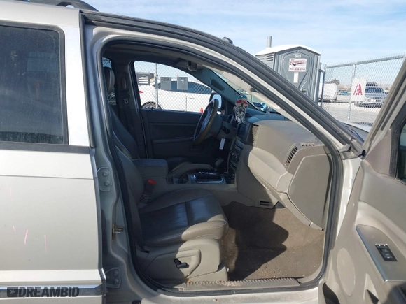 2007 Jeep Grand Cherokee Laredo with VIN 1J8GS48KX7C526661, listed as a IAAI auction lot 41481024 with 177,688 mi miles. Bid and sale history available at carsss.com. Image 5.