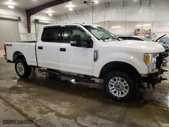 2017 Ford Super Duty F-250 SRW Lariat with VIN 1FT7W2B61HEE84754, listed as a Copart auction lot 45020365 with 90,253 mi miles and Salvage Title. Bid and sale history available at carsss.com. Image 4.