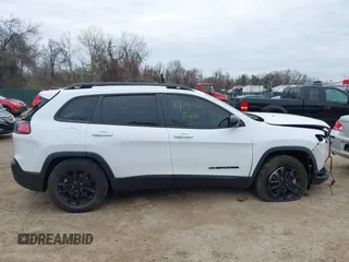 2023 Jeep Cherokee Altitude Lux z VIN 1C4PJMMB9PD101541, wystawiony jako IAAI lot #41904235 z przebiegiem 16 690 mil mil oraz . Historia ofert i sprzedaży dostępna na DreamBid. Obrazek 13.