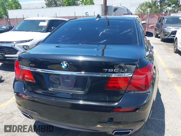 2014 BMW 7 Series ALPINA B7 z VIN WBAYE8C54ED134615, wystawiony jako IAAI lot #42197002 z przebiegiem 126 805 mil mil oraz . Historia ofert i sprzedaży dostępna na DreamBid. Obrazek 16.