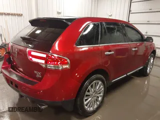 2014 Lincoln MKX z VIN 2LMDJ8JK7EBL00900, wystawiony jako IAAI lot #41714762 z przebiegiem 129 870 mil mil oraz . Historia ofert i sprzedaży dostępna na DreamBid. Obrazek 4.
