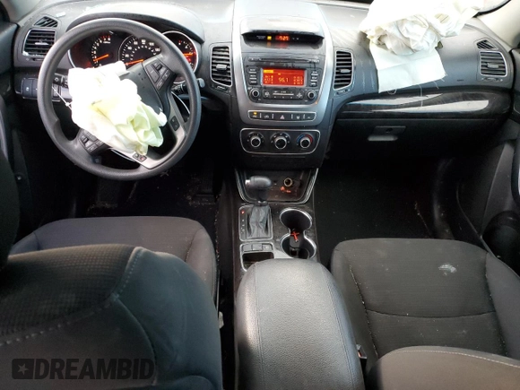 2015 Kia Sorento LX z VIN 5XYKTCA60FG603781, wystawiony jako Copart lot #43392625 z przebiegiem 84 344 mil mil oraz Szkoda całkowita • Salvage title. Historia ofert i sprzedaży dostępna na DreamBid. Obrazek 8.
