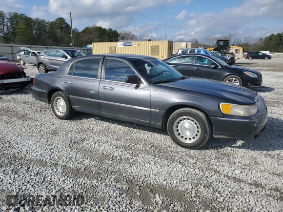 1999 Lincoln Town Car Executive z VIN 1LNHM81W4XY714116, wystawiony jako Copart lot #44424595 z przebiegiem 210 041 mil mil oraz Szkoda całkowita • Salvage title. Historia ofert i sprzedaży dostępna na DreamBid. Obrazek 4.