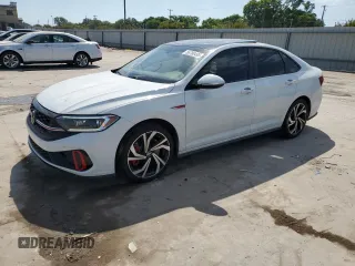 2023 Volkswagen Jetta Autobahn z VIN 3VW1T7BU1PM025692, wystawiony jako Copart lot #56788495 z przebiegiem 25 069 mil mil oraz Szkoda całkowita • Salvage title. Historia ofert i sprzedaży dostępna na DreamBid. Obrazek 1.