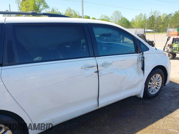 2014 Toyota Sienna XLE z VIN 5TDYK3DC7ES431782, wystawiony jako IAAI lot #41975182 z przebiegiem 191 870 mil mil oraz . Historia ofert i sprzedaży dostępna na DreamBid. Obrazek 18.