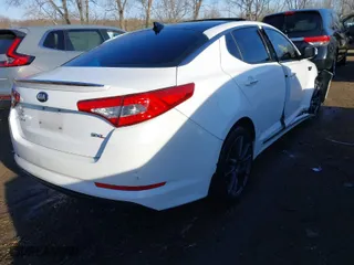 2013 Kia Optima SX w/Limited Pkg with VIN 5XXGR4A61DG112602, listed as a IAAI auction lot 41847204 with 197,828 mi miles. Bid and sale history available at carsss.com. Image 4.