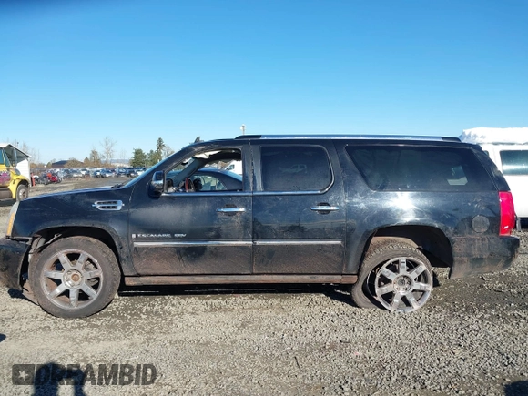 2008 Cadillac Escalade ESV z VIN 1GYFK66868R233774, wystawiony jako IAAI lot #41558263 z przebiegiem Nie podano mil oraz . Historia ofert i sprzedaży dostępna na DreamBid. Obrazek 14.