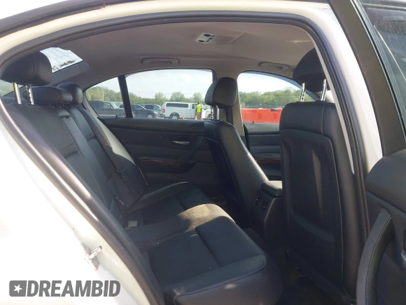 2011 BMW 3 Series 328i xDrive z VIN WBAPK5C52BA661858, wystawiony jako IAAI lot #42074865 z przebiegiem 92 412 mil mil oraz . Historia ofert i sprzedaży dostępna na DreamBid. Obrazek 8.