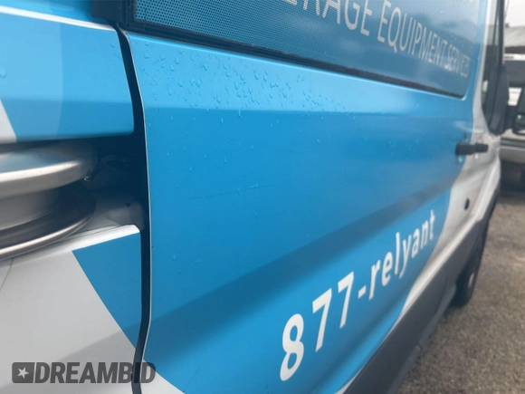 2018 Ford Transit z VIN 1FTYE1CM4JKB42317, wystawiony jako IAAI lot #42558333 z przebiegiem 204 042 mil mil oraz . Historia ofert i sprzedaży dostępna na DreamBid. Obrazek 4.