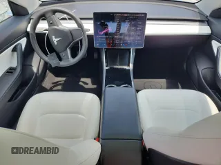 2020 Tesla Model 3 Standard Range Plus z VIN 5YJ3E1EA5LF599103, wystawiony jako Copart lot #59159465 z przebiegiem 32 614 mil mil oraz Czysty tytuł • Clean title. Historia ofert i sprzedaży dostępna na DreamBid. Obrazek 8.