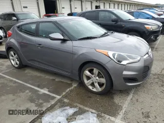 2013 Hyundai Veloster w/Red Int z VIN KMHTC6AD4DU088649, wystawiony jako Copart lot #58329295 z przebiegiem 174 798 mil mil oraz Czysty tytuł • Clean title. Historia ofert i sprzedaży dostępna na DreamBid. Obrazek 4.