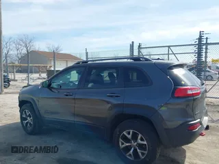 2015 Jeep Cherokee Trailhawk z VIN 1C4PJMBS3FW520328, wystawiony jako IAAI lot #41746017 z przebiegiem 83 485 mil mil oraz . Historia ofert i sprzedaży dostępna na DreamBid. Obrazek 15.