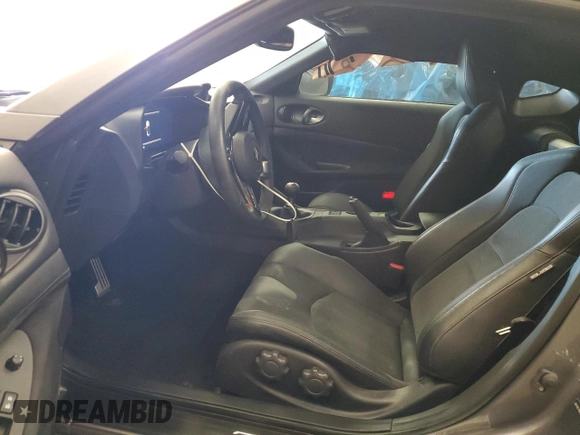 2024 Nissan Z Performance с VIN JN1BZ4BH8RM363566, выставлен на аукционе Copart как лот 47385535 с пробегом 17 514 миль миль и Списание • Salvage title. История ставок и продаж доступна на DreamBid. Изображение 7.