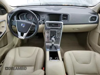 2015 Volvo S60 T5 Drive-E Platinum z VIN YV140MFD8F1313748, wystawiony jako Copart lot #57789415 z przebiegiem 144 185 mil mil oraz Szkoda całkowita • Salvage title. Historia ofert i sprzedaży dostępna na DreamBid. Obrazek 8.
