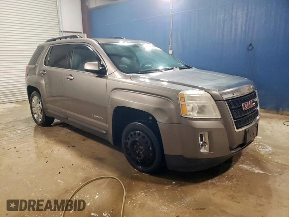2011 GMC Terrain SLT-1 z VIN 2CTFLUE56B6413021, wystawiony jako Copart lot #56991895 z przebiegiem 263 832 mil mil oraz Czysty tytuł • Clean title. Historia ofert i sprzedaży dostępna na DreamBid. Obrazek 4.