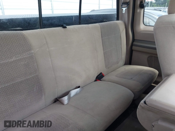 2004 Ford F-250 XL с VIN 1FTNX21P44EA53480, выставлен на аукционе IAAI как лот 42438211 с пробегом 111 981 миль миль и . История ставок и продаж доступна на DreamBid. Изображение 8.